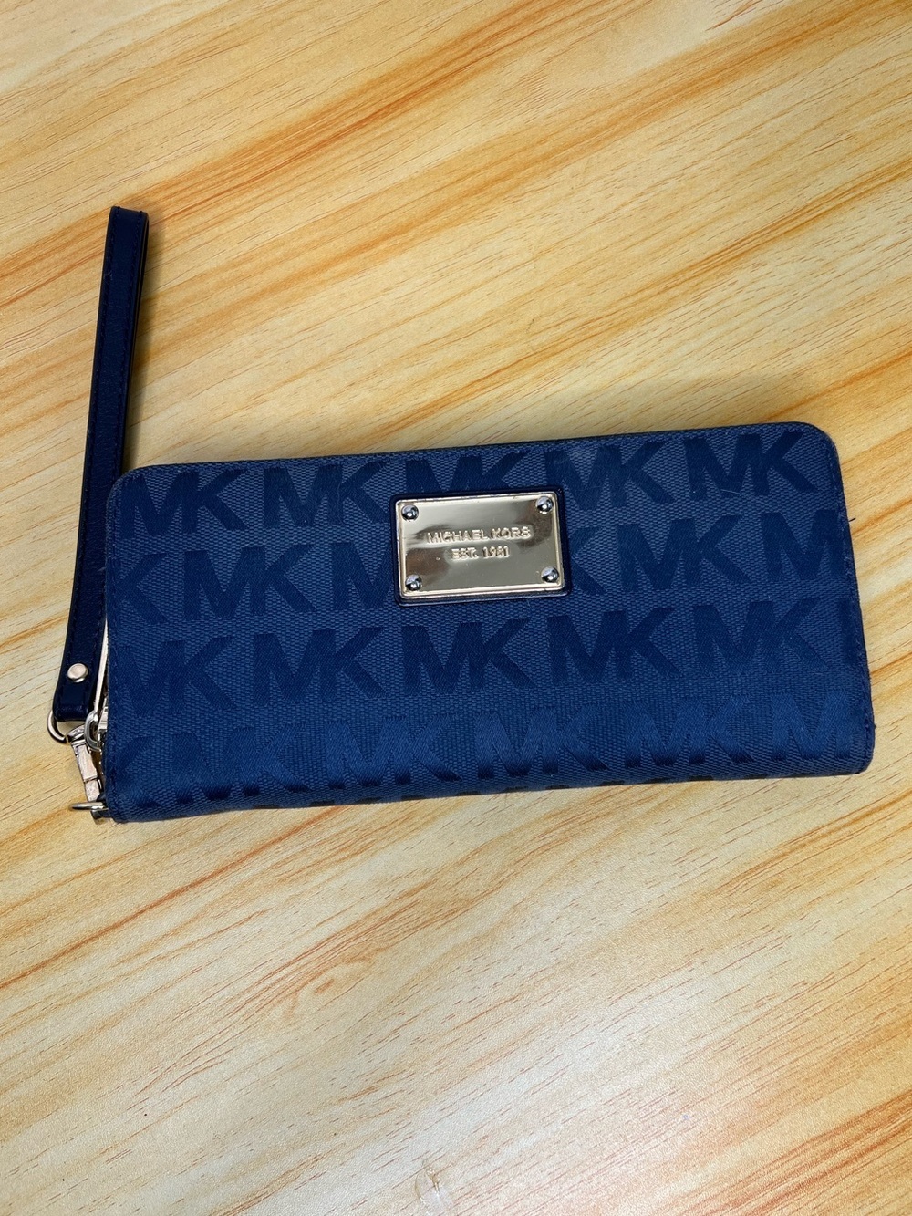 Michael Kors Jet Set Continental Zip Around Wallet/Wrist